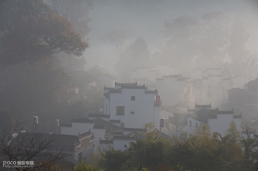 鄉村風景，調出秋天黃色調鄉村景色照片