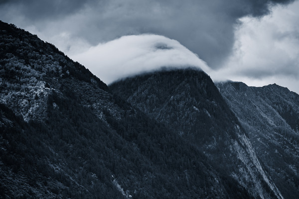 建筑风景，教你调出单色的冷色调风景照片