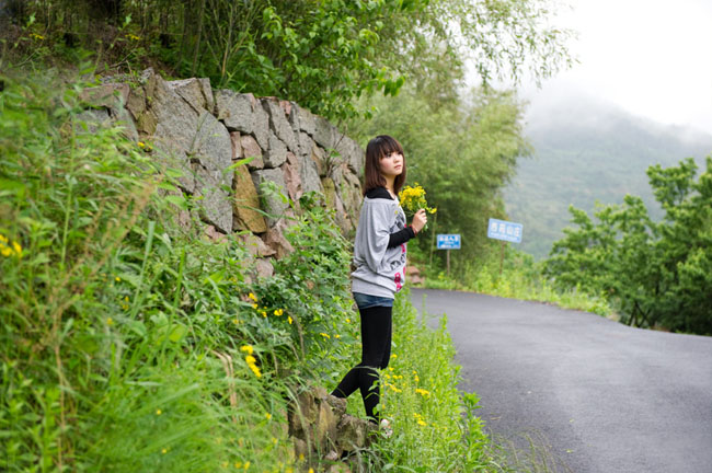 ps处理山野人物图片橙黄的秋季色